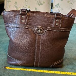 Coach Hampton Brown Pebble Leather Turn Lock ShoulderTote Bag E0926-F13959 Read